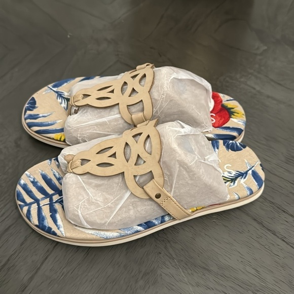 Soul Naturalizer Janice Thong Sandals in Bone Palm Print - Picture 6 of 6